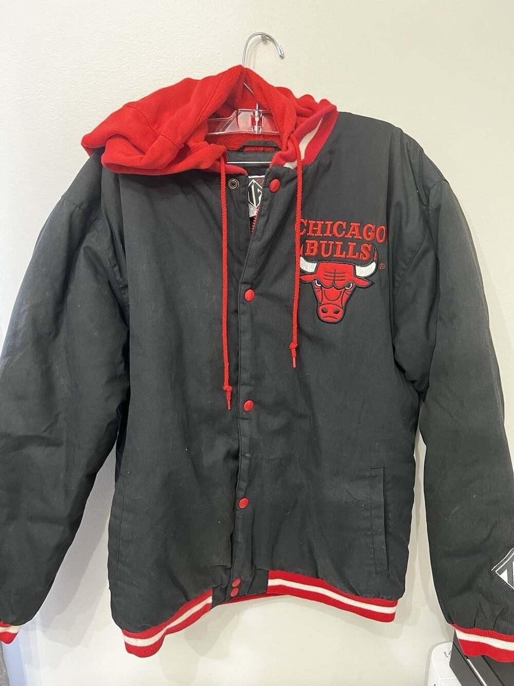 Chicago Bulls Full Snap/ Zip Varsity Jacket With Hood Men’s Large Red Black NBA